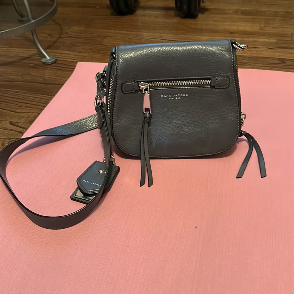 marc jacobs recruit saddle bag in gray